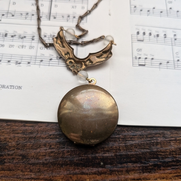 Vintage Inspired Art Nouveau Style Goldtone Locket Necklace - Picture 11 of 13